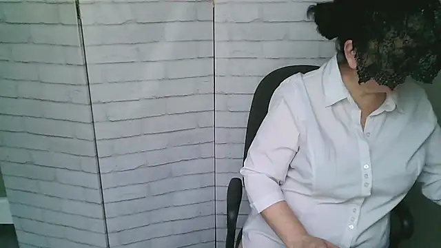 Helen xi  online show from 11/21/25, 12:15