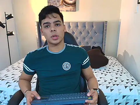 Snapshot of stewart_mateo_ chatting on 09/22/25, 02:02 stewart mateo  online show from 09/22/25, 02:02