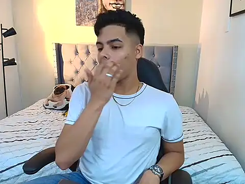 Snapshot of stewart_mateo_ chatting on 09/25/25, 02:15 stewart mateo  online show from 09/25/25, 02:15