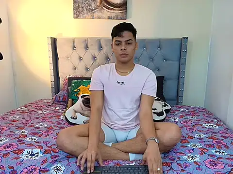 Snapshot of stewart_mateo_ chatting on 10/08/25, 01:58 stewart mateo  online show from 10/08/25, 01:58