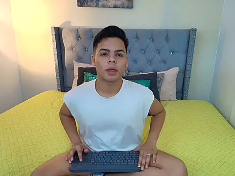 Snapshot of stewart_mateo_ chatting on 10/09/25, 01:58 stewart mateo  online show from 10/09/25, 01:58