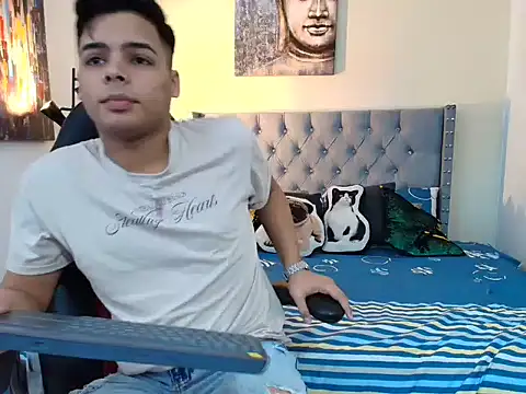 Snapshot of stewart_mateo_ chatting on 10/18/25, 02:03 stewart mateo  online show from 10/18/25, 02:03