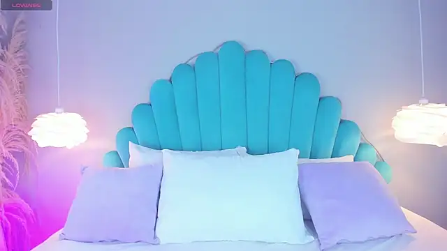 AlassiaHocthner online show from 11/04/25, 11:53