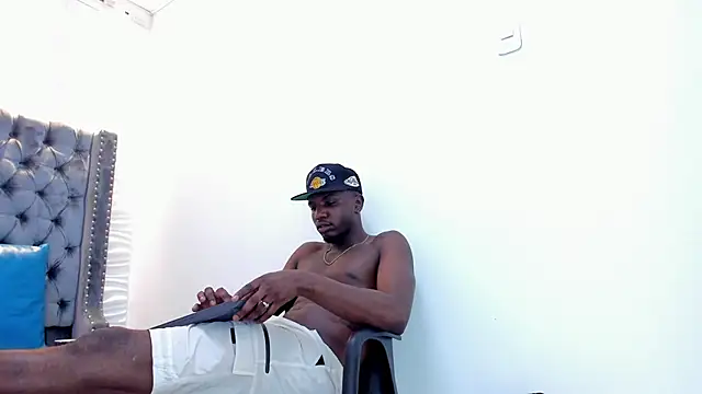 DOUGLAS 099 online show from 09/27/25, 04:01