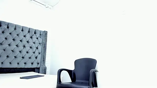 DOUGLAS 099 online show from 10/11/25, 04:22