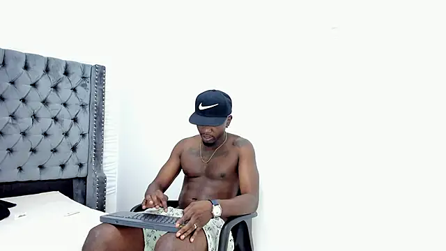 DOUGLAS 099 online show from 10/11/25, 04:49