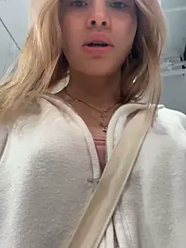 Snapshot of SMELLSEX chatting on 12/20/25, 04:47 SMELLSEX online show from 12/20/25, 04:47