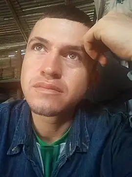 Snapshot of Loquendo2201 chatting on 09/17/25, 01:13 Loquendo2201 online show from 09/17/25, 01:13