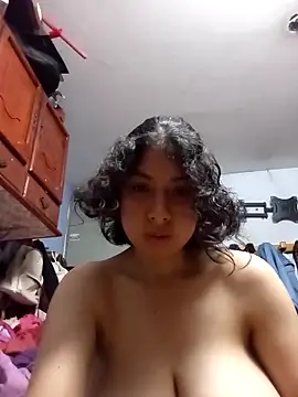 Snapshot of Syndel23 chatting on 02/02/26, 01:37 Syndel23 online show from 02/02/26, 01:37