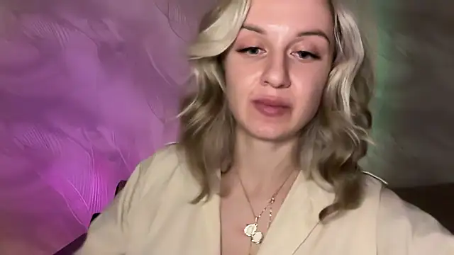 AdeleEverhart online show from 12/18/25, 07:31