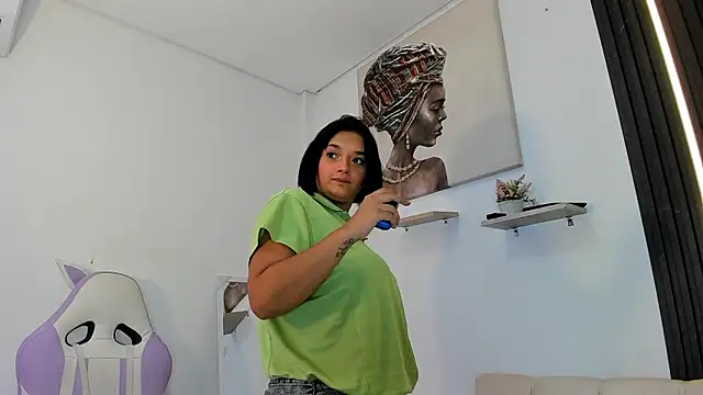 Gabrielaa Miller  online show from 11/13/25, 07:35