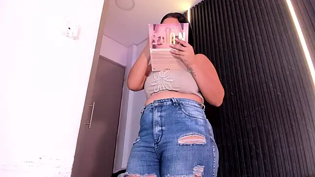 Gabrielaa Miller  online show from 12/05/25, 08:27