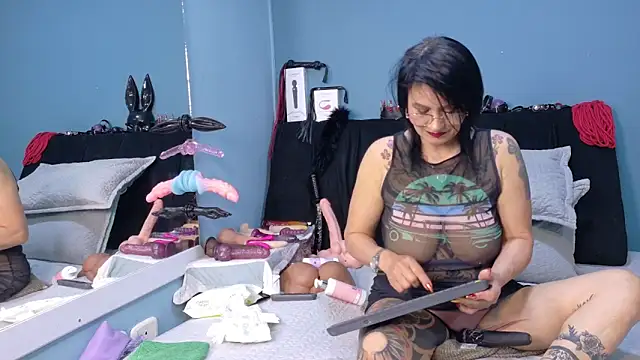 DonnaJoness online show from 06/17/26, 08:32