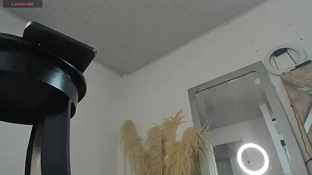 Snapshot of madisson_bigcock chatting on 10/17/25, 03:58 madisson bigcock online show from 10/17/25, 03:58