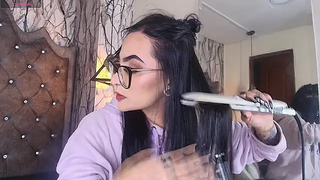 Zami Escobar of online show from 11/25/25, 05:13