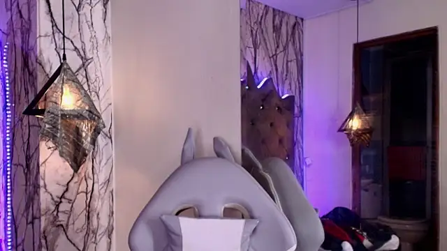 Zami Escobar of online show from 03/12/26, 04:13