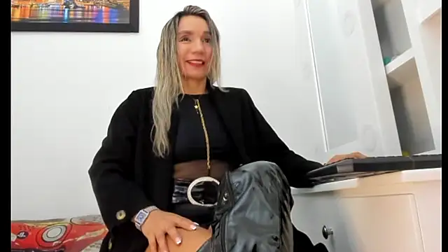 Snapshot of Ms_lunaRose chatting on 05/30/26, 01:46 Ms lunaRose online show from 05/30/26, 01:46