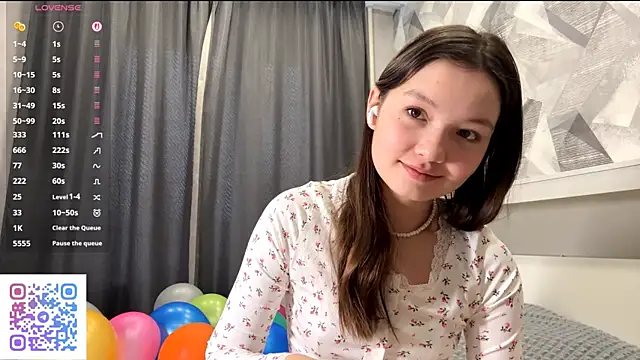 KiraVelvet online show from 11/19/25, 09:31