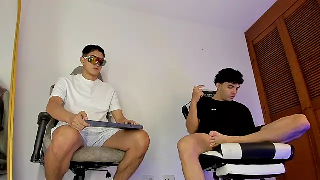 sotooliver3 online show from 02/22/26, 08:40