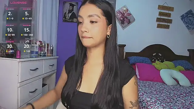 mia yireth online show from 11/22/25, 12:42