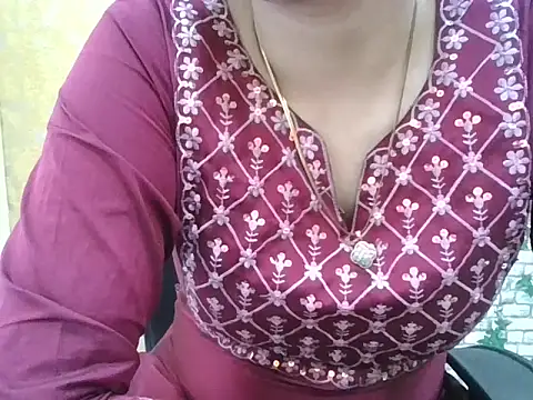 Roshani hoty online show from 03/11/26, 08:09