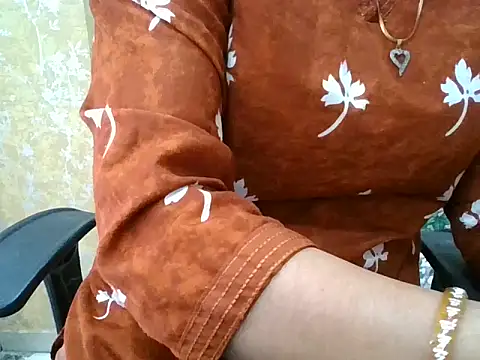 Roshani hoty online show from 05/22/26, 07:26
