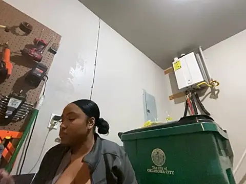 Snapshot of princesslivv chatting on 11/13/25, 02:10 princesslivv online show from 11/13/25, 02:10