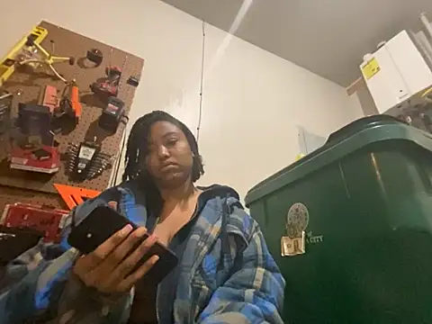 Snapshot of princesslivv chatting on 11/24/25, 04:12 princesslivv online show from 11/24/25, 04:12