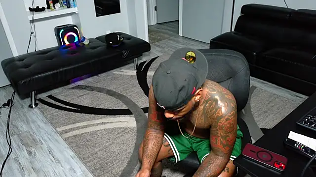 SLANGONDEMHOES online show from 12/05/25, 02:47