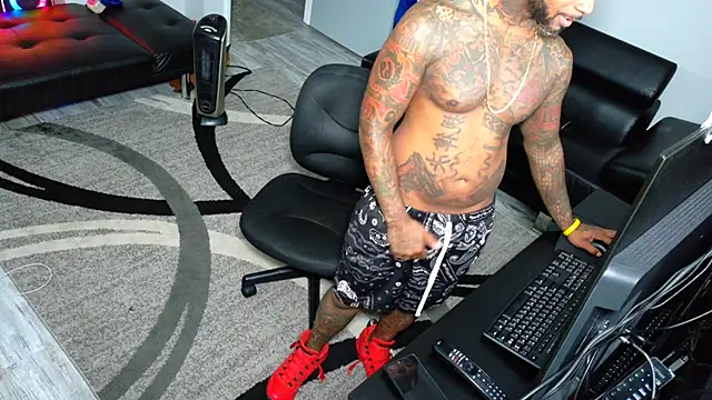 SLANGONDEMHOES online show from 12/22/25, 05:54