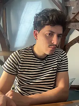 Snapshot of dock_75 chatting on 11/04/25, 01:32 dock 75 online show from 11/04/25, 01:32