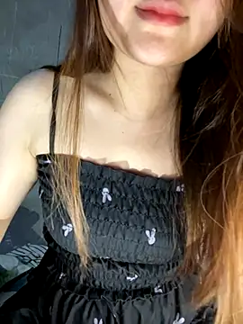 Snapshot of Hinne07 chatting on 10/13/25, 03:45 Hinne07 online show from 10/13/25, 03:45