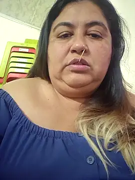 Snapshot of curvy_diva_ chatting on 12/20/25, 10:39 curvy diva online show from 12/20/25, 10:39