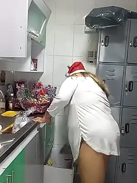 Snapshot of curvy_diva_ chatting on 12/23/25, 11:08 curvy diva online show from 12/23/25, 11:08