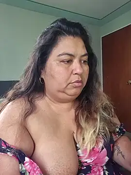 Snapshot of curvy_diva_ chatting on 02/22/26, 01:20 curvy diva online show from 02/22/26, 01:20