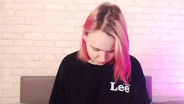 Ericha Stone online show from 12/05/25, 01:47