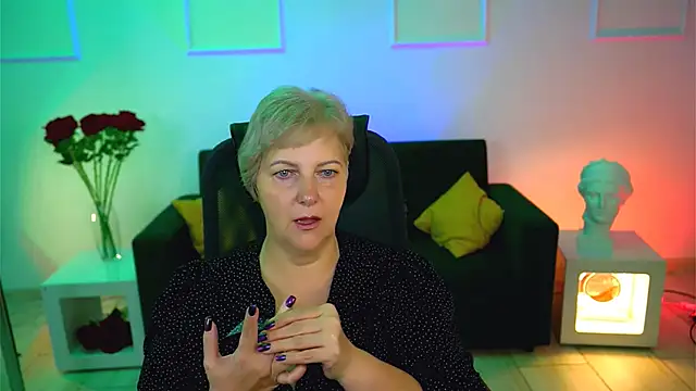 MaryMogan online show from 10/15/25, 04:56
