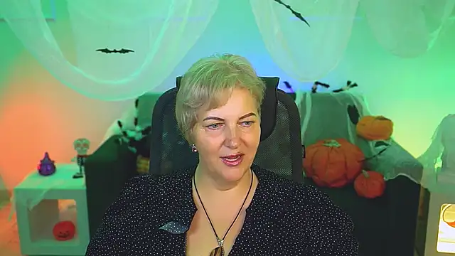 MaryMogan online show from 10/20/25, 04:24