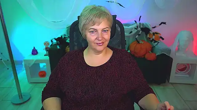 MaryMogan online show from 10/24/25, 04:09