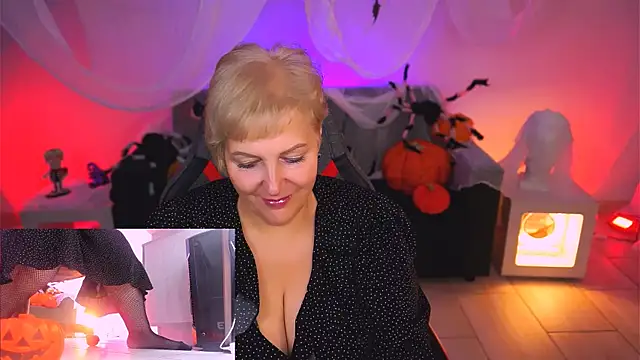 MaryMogan online show from 10/31/25, 04:02