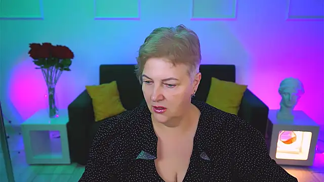 MaryMogan online show from 11/10/25, 04:22