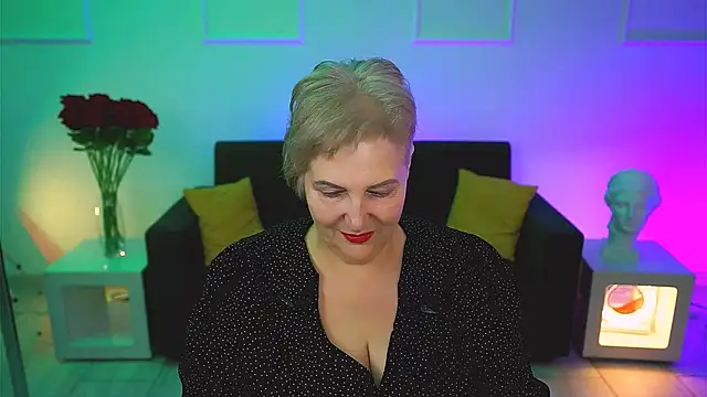 MaryMogan online show from 11/11/25, 04:56