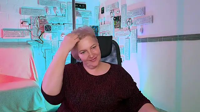 MaryMogan online show from 11/26/25, 03:02