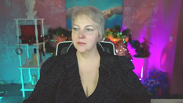 MaryMogan online show from 12/19/25, 02:02