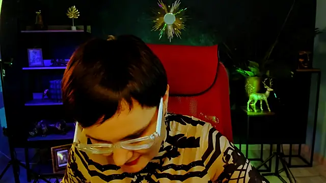 LauraDavidsons online show from 12/19/25, 04:58