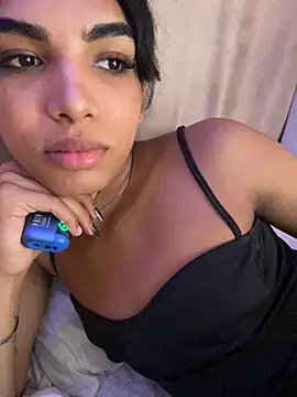 VeronicaSaenzx online show from 12/05/25, 08:27