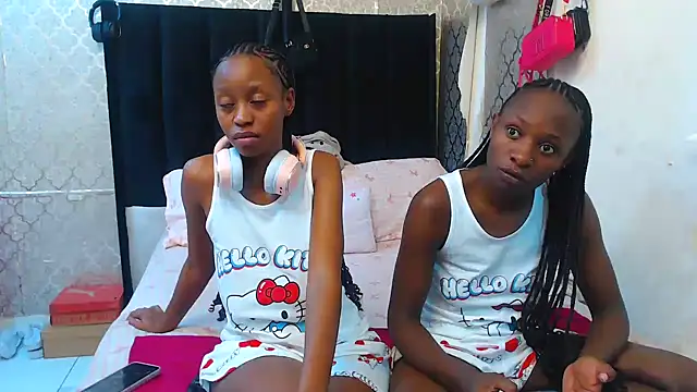 SexyPetitex25 online show from 10/19/25, 07:58