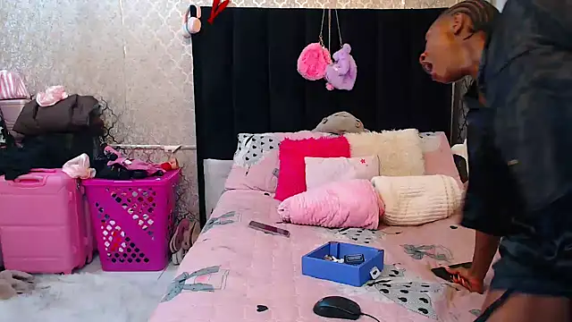 SexyPetitex25 online show from 11/19/25, 07:47