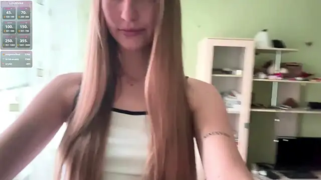 Snapshot of SweetJinny88 chatting on 10/28/25, 07:23 SweetJinny88 online show from 10/28/25, 07:23