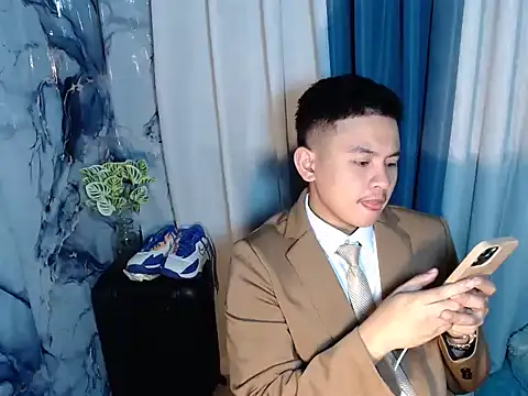 Snapshot of Njay_16 chatting on 09/11/25, 11:43 Njay 16 online show from 09/11/25, 11:43